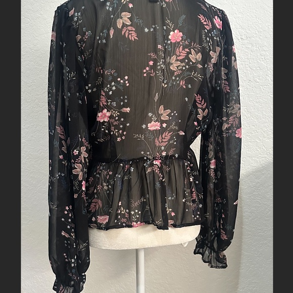 Forever 21 black floral print V-neck peplum blouse with long lantern sleeves - Picture 5 of 5